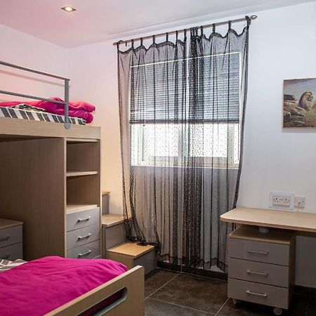 Dolmen Court Flat 10, Qawra Apartment เซนต์พอลส์เบย์ ภายนอก รูปภาพ