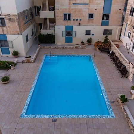 Dolmen Court Flat 10, Qawra Apartment เซนต์พอลส์เบย์ ภายนอก รูปภาพ