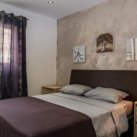 Dolmen Court Flat 10, Qawra Apartment เซนต์พอลส์เบย์ ภายนอก รูปภาพ