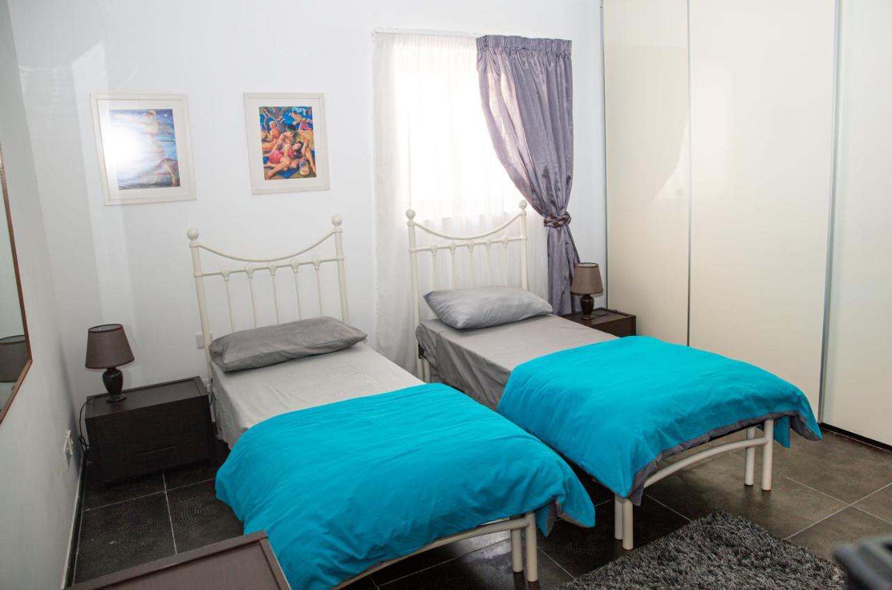 Dolmen Court Flat 10, Qawra Apartment เซนต์พอลส์เบย์ ภายนอก รูปภาพ