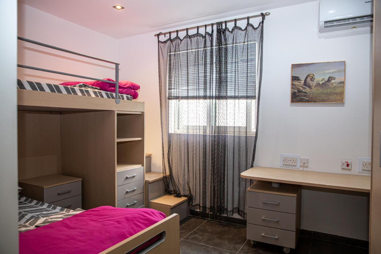 Dolmen Court Flat 10, Qawra Apartment เซนต์พอลส์เบย์ ภายนอก รูปภาพ