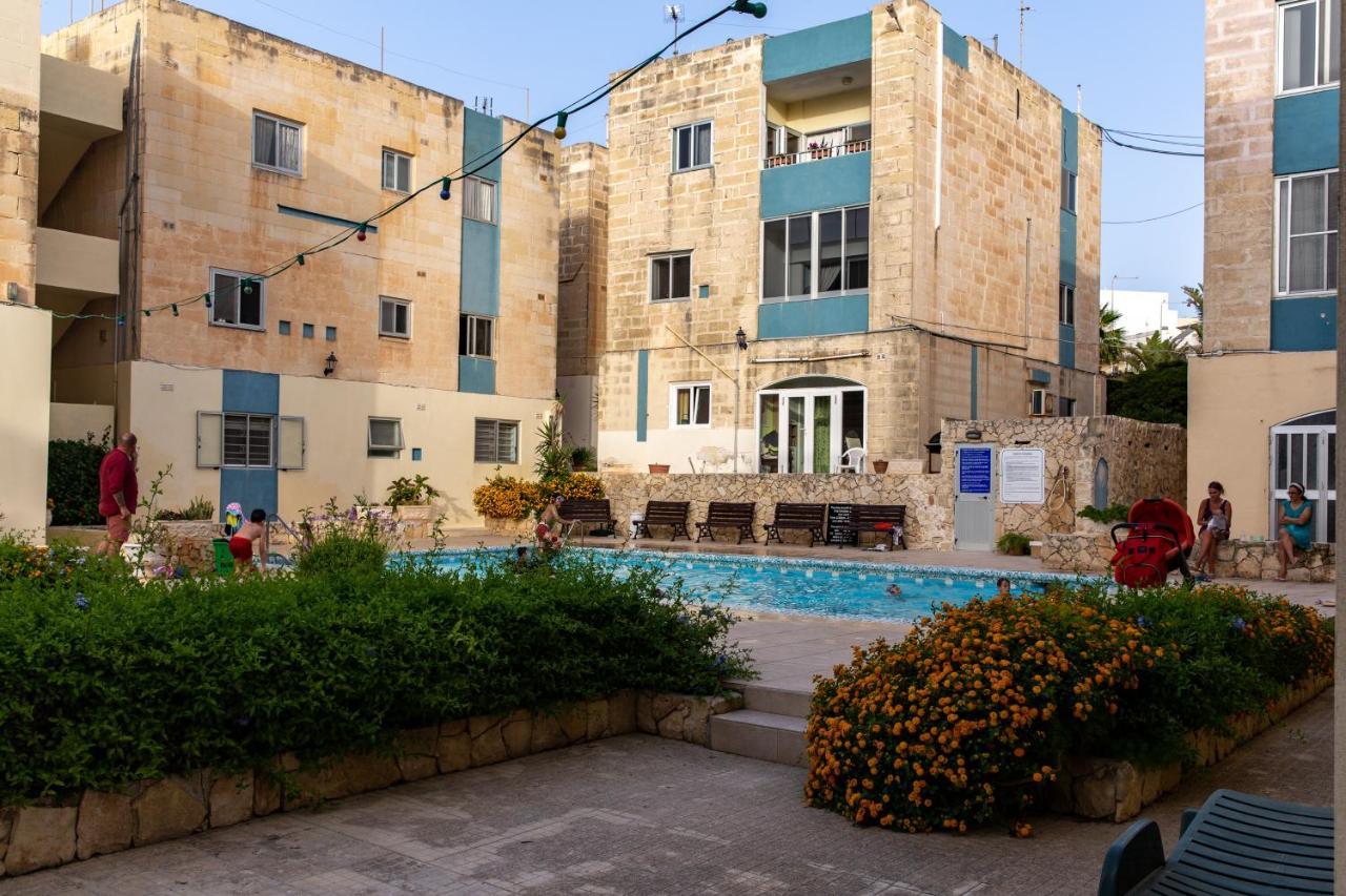 Dolmen Court Flat 10, Qawra Apartment เซนต์พอลส์เบย์ ภายนอก รูปภาพ