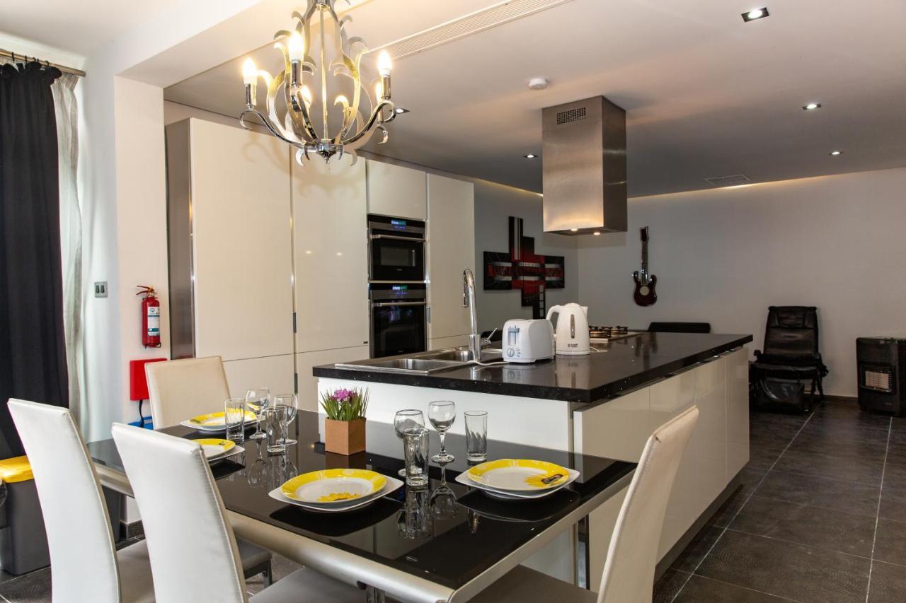 Dolmen Court Flat 10, Qawra Apartment เซนต์พอลส์เบย์ ภายนอก รูปภาพ
