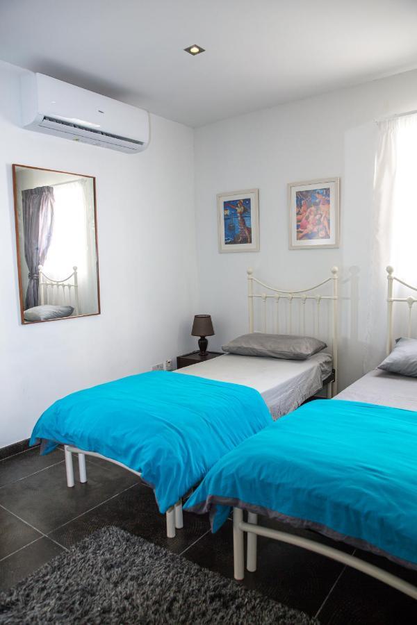 Dolmen Court Flat 10, Qawra Apartment เซนต์พอลส์เบย์ ภายนอก รูปภาพ