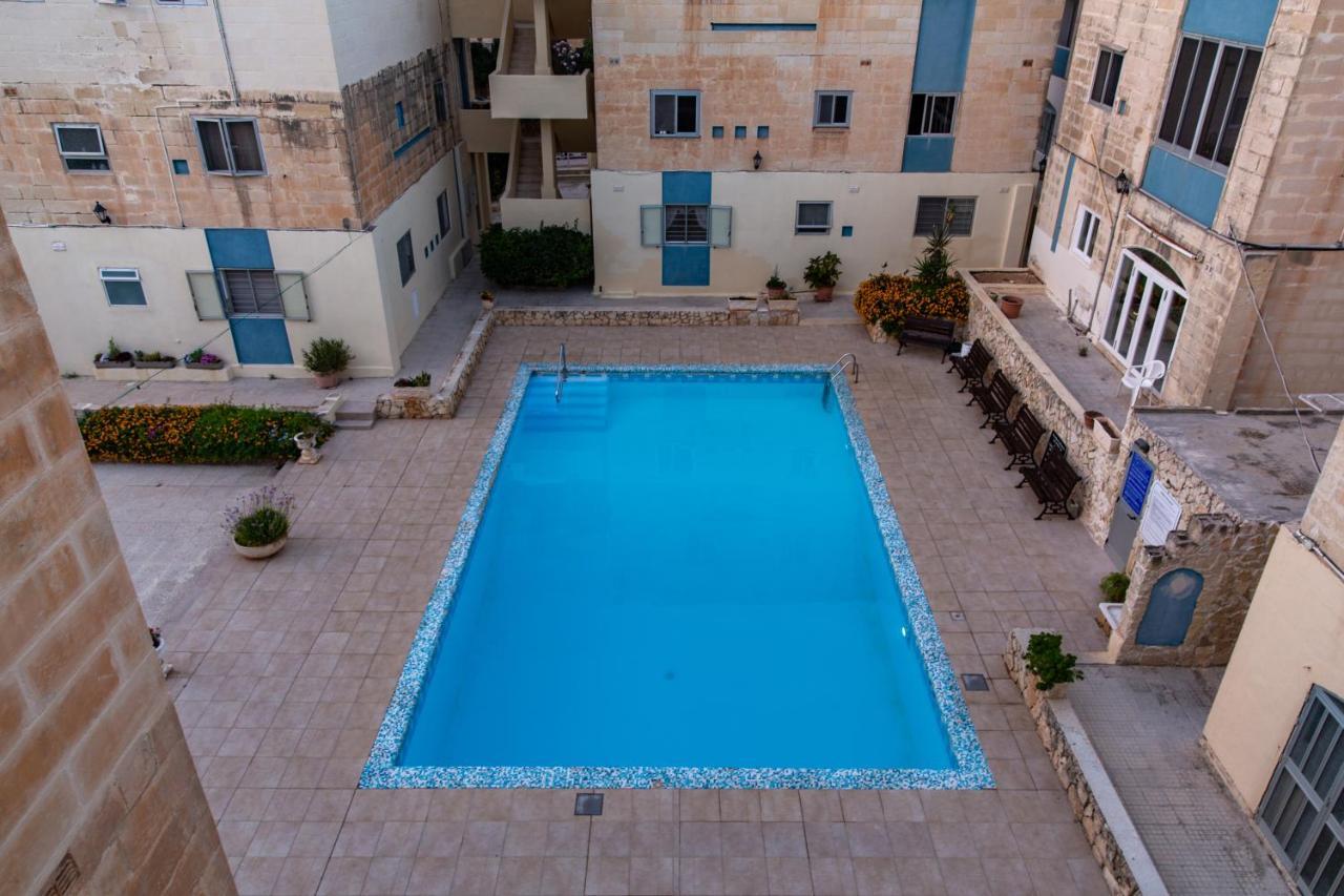 Dolmen Court Flat 10, Qawra Apartment เซนต์พอลส์เบย์ ภายนอก รูปภาพ