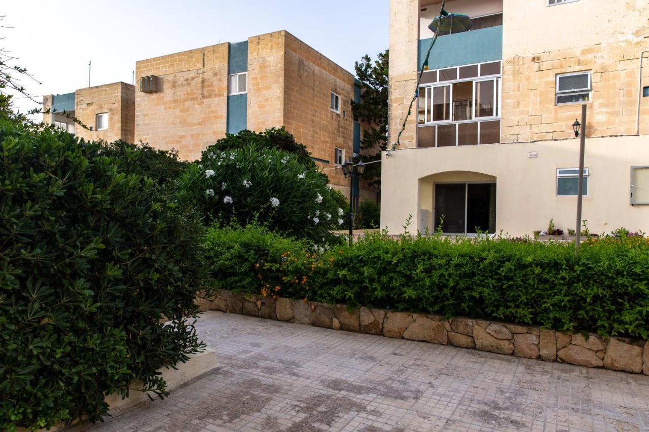 Dolmen Court Flat 10, Qawra Apartment เซนต์พอลส์เบย์ ภายนอก รูปภาพ
