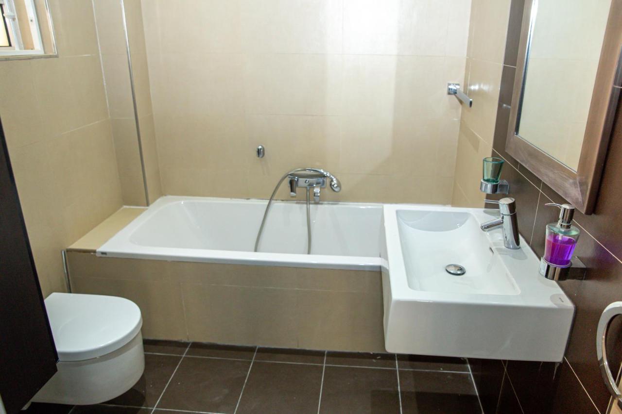 Dolmen Court Flat 10, Qawra Apartment เซนต์พอลส์เบย์ ภายนอก รูปภาพ