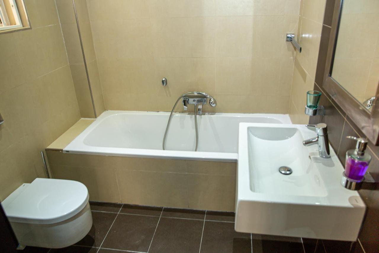 Dolmen Court Flat 10, Qawra Apartment เซนต์พอลส์เบย์ ภายนอก รูปภาพ