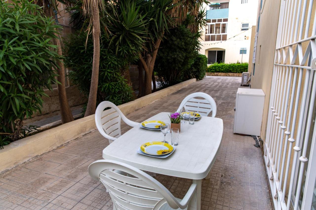 Dolmen Court Flat 10, Qawra Apartment เซนต์พอลส์เบย์ ภายนอก รูปภาพ